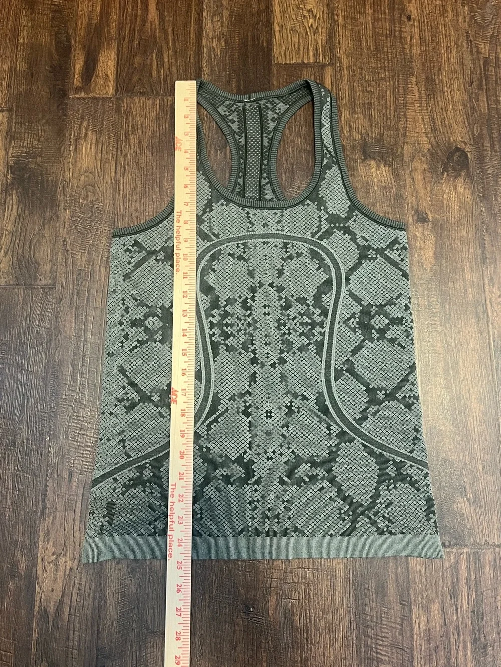 lululemon Women’s Swifty Tech Olive Green Snake-Print Racerback Tank Size 8